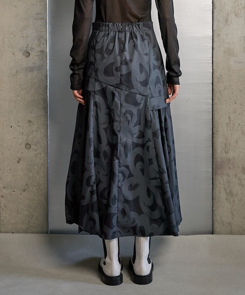 RUMCHE(ラムシェ)の「"Chain Flower" Print Skirt / チェーンフラワープリントスカート(スカート・レディース・ホワイト/ブラック・SMALL/MEDIUM)」の10枚目の写真
