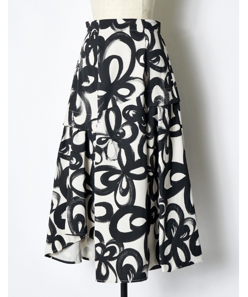 RUMCHE(ラムシェ)の「"Chain Flower" Print Skirt / チェーンフラワープリントスカート(スカート・レディース・ホワイト/ブラック・SMALL/MEDIUM)」の7枚目の写真