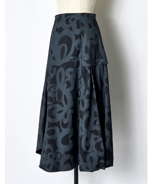 RUMCHE(ラムシェ)の「"Chain Flower" Print Skirt / チェーンフラワープリントスカート(スカート・レディース・ホワイト/ブラック・SMALL/MEDIUM)」の8枚目の写真