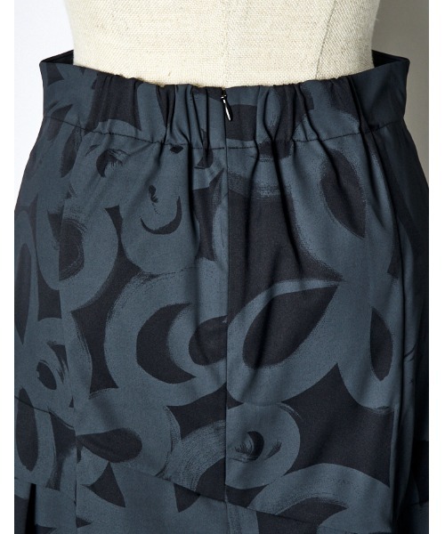 RUMCHE(ラムシェ)の「"Chain Flower" Print Skirt / チェーンフラワープリントスカート(スカート・レディース・ホワイト/ブラック・SMALL/MEDIUM)」の19枚目の写真