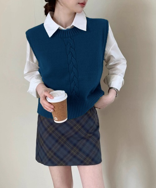 Miniministore(ミニミニストア)の「ケーブル編み ニットベスト バックボタン(ベスト・レディース・アイボリー/グレー/マスタード/ダークブルー/レッド・FREE)」の10枚目の写真