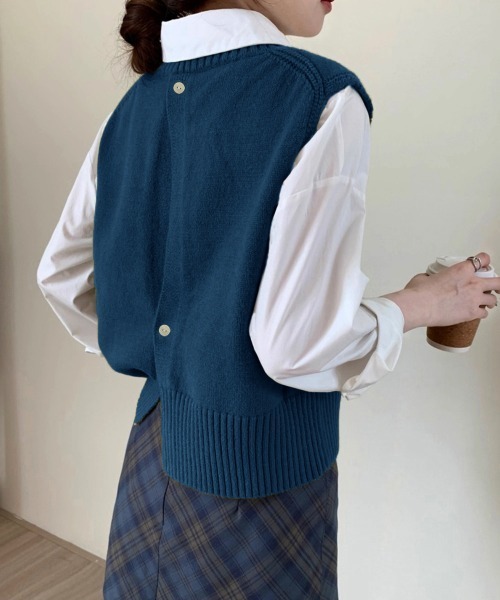 Miniministore(ミニミニストア)の「ケーブル編み ニットベスト バックボタン(ベスト・レディース・アイボリー/グレー/マスタード/ダークブルー/レッド・FREE)」の12枚目の写真