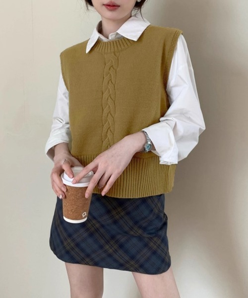 Miniministore(ミニミニストア)の「ケーブル編み ニットベスト バックボタン(ベスト・レディース・アイボリー/グレー/マスタード/ダークブルー/レッド・FREE)」の13枚目の写真