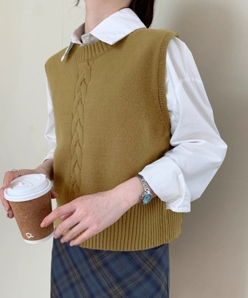 Miniministore(ミニミニストア)の「ケーブル編み ニットベスト バックボタン(ベスト・レディース・アイボリー/グレー/マスタード/ダークブルー/レッド・FREE)」の14枚目の写真