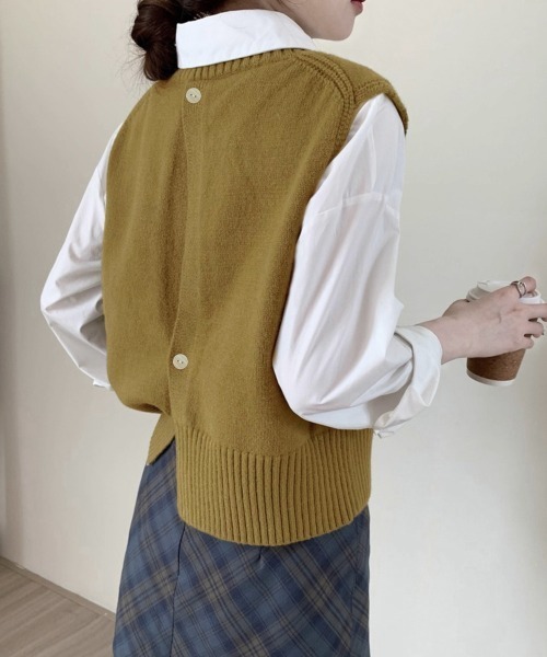 Miniministore(ミニミニストア)の「ケーブル編み ニットベスト バックボタン(ベスト・レディース・アイボリー/グレー/マスタード/ダークブルー/レッド・FREE)」の15枚目の写真