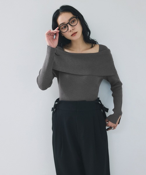 VIS（ビス）の「オフショルダーモチモチリブニット（ニット/セーター・レディース・ブラック/ダークブラウン/グレー/オフホワイト/グリーン系その他・FREE）」の10枚目の写真