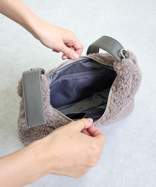 COLDE （コルデ）の「ボアショルダーバッグ（ショルダーバッグ・レディース・チャコール/アイボリー・FREE）」の9枚目の写真