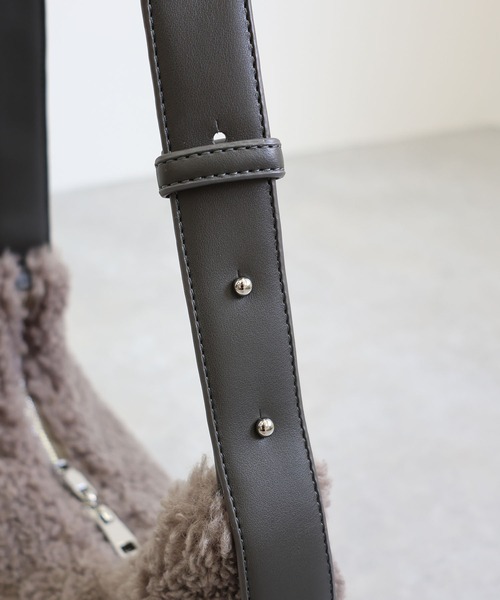 COLDE （コルデ）の「ボアショルダーバッグ（ショルダーバッグ・レディース・チャコール/アイボリー・FREE）」の10枚目の写真