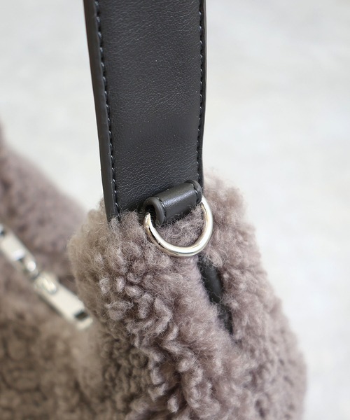 COLDE （コルデ）の「ボアショルダーバッグ（ショルダーバッグ・レディース・チャコール/アイボリー・FREE）」の11枚目の写真