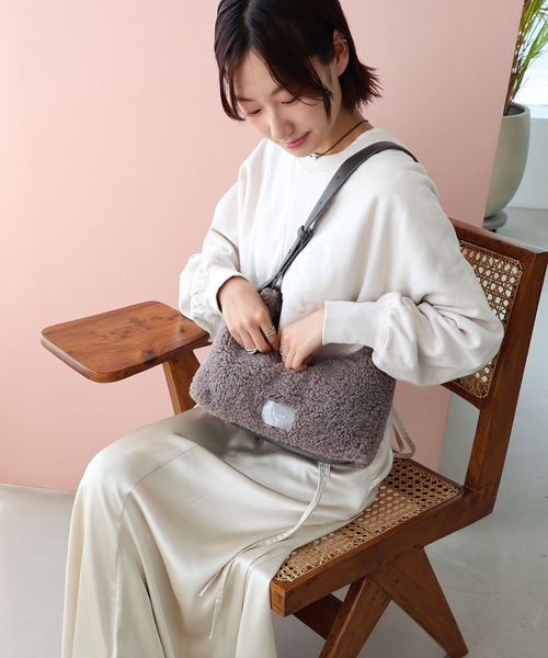 COLDE （コルデ）の「ボアショルダーバッグ（ショルダーバッグ・レディース・チャコール/アイボリー・FREE）」の4枚目の写真