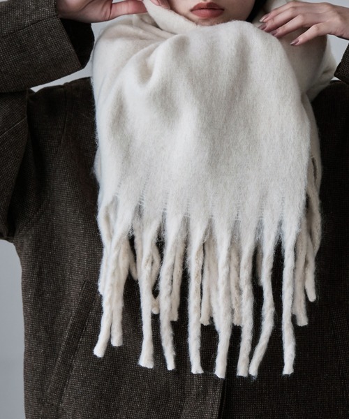 etoll.（エトル）の「フリンジシャギーボリュームマフラー（マフラー・レディース・ブラック/アイボリー/パープル/イエロー/ロイヤルブルー/グリーン/レッド・FREE）」の8枚目の写真