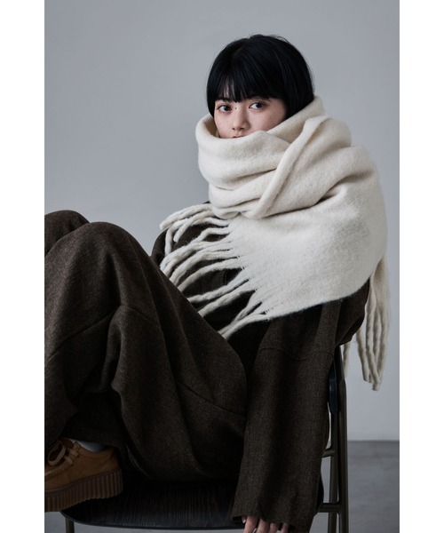 etoll.（エトル）の「フリンジシャギーボリュームマフラー（マフラー・レディース・ブラック/アイボリー/パープル/イエロー/ロイヤルブルー/グリーン/レッド・FREE）」の12枚目の写真