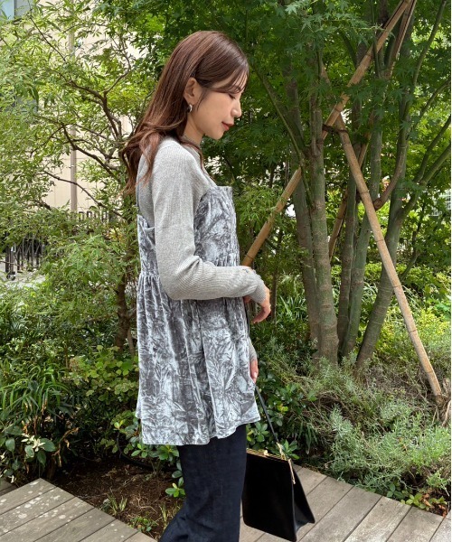 Sirin(シリン)の「【ZOZO限定】クラッシュベロアペプラムビスチェ(その他トップス・レディース・ブラウン/グレー・FREE)」の10枚目の写真