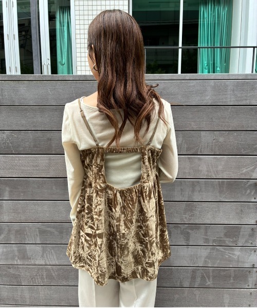 Sirin(シリン)の「【ZOZO限定】クラッシュベロアペプラムビスチェ(その他トップス・レディース・ブラウン/グレー・FREE)」の3枚目の写真