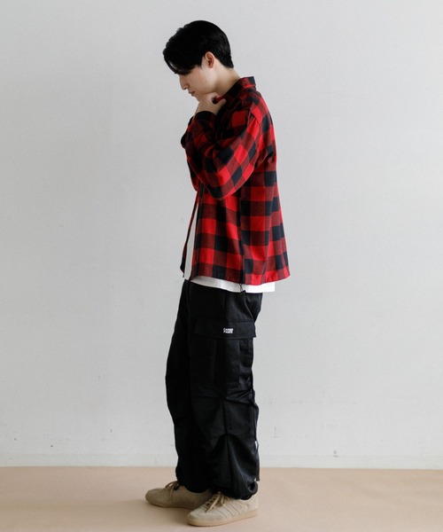 AMERICAN RAG CIE(アメリカンラグシー)の「【MEN】for BAYFLOW 6ポケットカーゴパンツ(カーゴパンツ・メンズ・ネイビー/ブラック・M/L)」の17枚目の写真