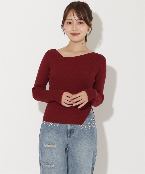 AND COUTURE(アンドクチュール)の「アシメVネック長袖プルオーバー(ニット/セーター・レディース・ボルドー/ダークブラウン/アイボリー/サックスブルー/ブラック/モカ/レッド・FREE)」の7枚目の写真