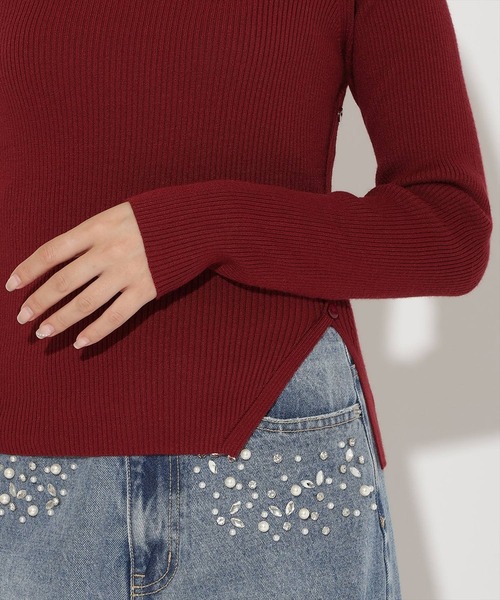 AND COUTURE(アンドクチュール)の「アシメVネック長袖プルオーバー(ニット/セーター・レディース・ボルドー/ダークブラウン/アイボリー/サックスブルー/ブラック/モカ/レッド・FREE)」の22枚目の写真