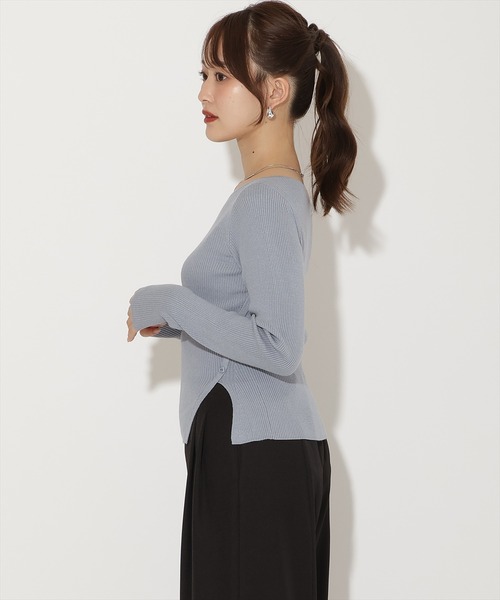 AND COUTURE(アンドクチュール)の「アシメVネック長袖プルオーバー(ニット/セーター・レディース・ボルドー/ダークブラウン/アイボリー/サックスブルー/ブラック/モカ/レッド・FREE)」の13枚目の写真