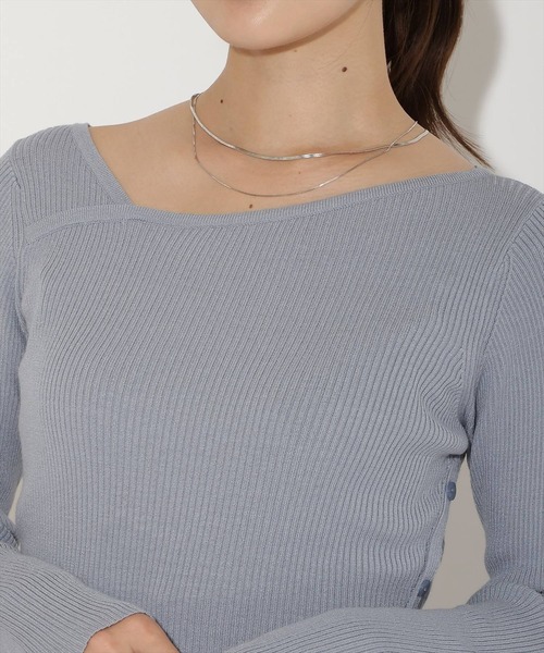 AND COUTURE(アンドクチュール)の「アシメVネック長袖プルオーバー(ニット/セーター・レディース・ボルドー/ダークブラウン/アイボリー/サックスブルー/ブラック/モカ/レッド・FREE)」の15枚目の写真