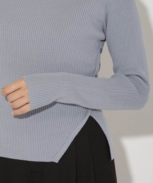 AND COUTURE(アンドクチュール)の「アシメVネック長袖プルオーバー(ニット/セーター・レディース・ボルドー/ダークブラウン/アイボリー/サックスブルー/ブラック/モカ/レッド・FREE)」の16枚目の写真