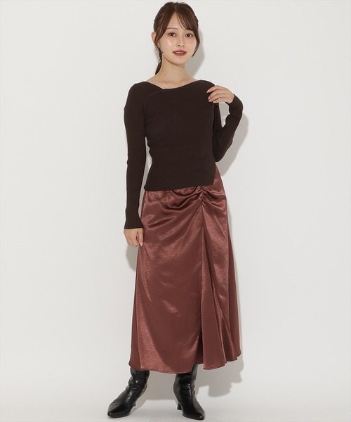 AND COUTURE(アンドクチュール)の「アシメVネック長袖プルオーバー(ニット/セーター・レディース・ボルドー/ダークブラウン/アイボリー/サックスブルー/ブラック/モカ/レッド・FREE)」の12枚目の写真