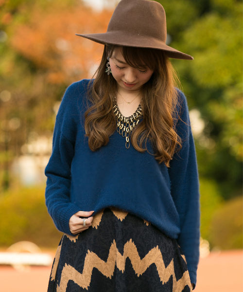 DouDou（ドゥドゥ）の「【DouDou】フェレットVネックニット（ニット/セーター・レディース・グレー/ラベンダー/ブラック/ネイビー・FREE）」の3枚目の写真