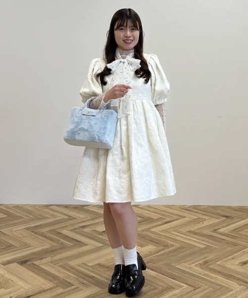 Maison de FLEUR（メゾンドフルール）の「フェイクファー中仕切りバッグ（ハンドバッグ・レディース・ピンク/ブルー/ホワイト・FREE）」の19枚目の写真