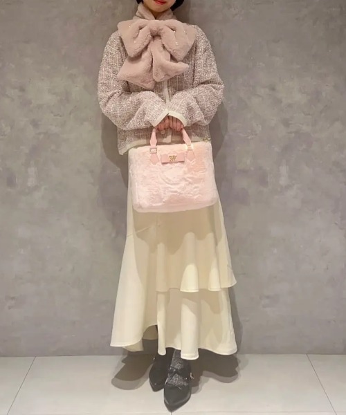 Maison de FLEUR（メゾンドフルール）の「フェイクファー中仕切りバッグ（ハンドバッグ・レディース・ピンク/ブルー/ホワイト・FREE）」の22枚目の写真