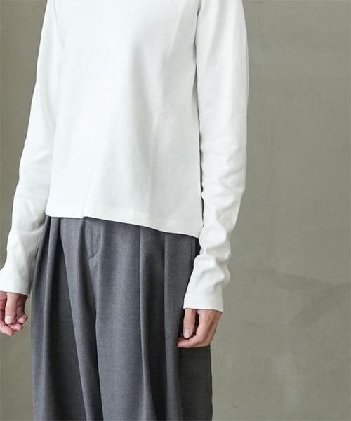 SOLAMONAT（ソラモナ）の「ベーシック天竺　ベーシッククルーネックカットソー（Tシャツ/カットソー・レディース・ホワイト/モカ/グレー/ブラック・FREE）」の5枚目の写真