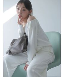 dazzlin（ダズリン）の「【吉田朱里】タックスリーブオフショルスウェット ※BLACK WEB限定カラー（スウェット）」