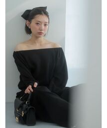 【吉田朱里】タックスリーブオフショルスウェット ※BLACK WEB限定カラー