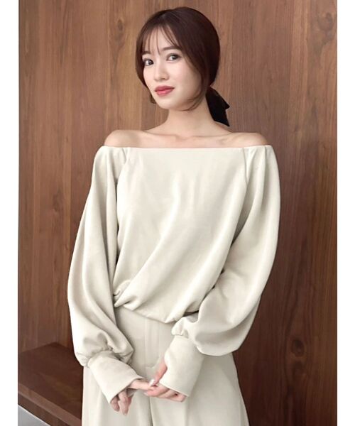 dazzlin(ダズリン)の「【吉田朱里】タックスリーブオフショルスウェット ※BLACK WEB限定カラー(スウェット・レディース・ベージュ/オフホワイト/チャコールグレー/ブラック・FREE)」の13枚目の写真