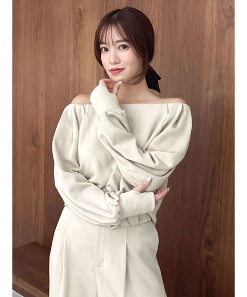 dazzlin(ダズリン)の「【吉田朱里】タックスリーブオフショルスウェット ※BLACK WEB限定カラー(スウェット・レディース・ベージュ/オフホワイト/チャコールグレー/ブラック・FREE)」の14枚目の写真