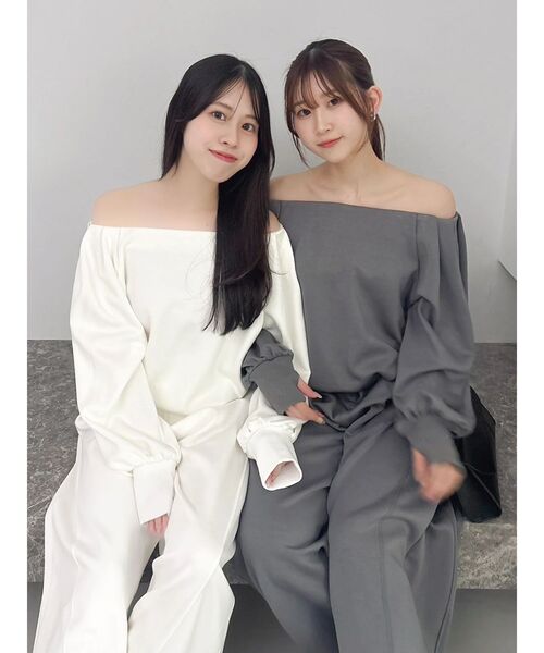 dazzlin(ダズリン)の「【吉田朱里】タックスリーブオフショルスウェット ※BLACK WEB限定カラー(スウェット・レディース・ベージュ/オフホワイト/チャコールグレー/ブラック・FREE)」の17枚目の写真
