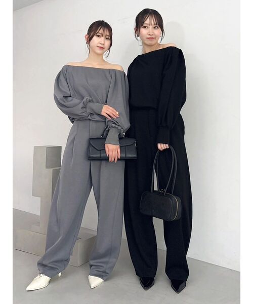 dazzlin(ダズリン)の「【吉田朱里】タックスリーブオフショルスウェット ※BLACK WEB限定カラー(スウェット・レディース・ベージュ/オフホワイト/チャコールグレー/ブラック・FREE)」の18枚目の写真