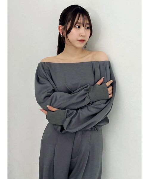 dazzlin(ダズリン)の「【吉田朱里】タックスリーブオフショルスウェット ※BLACK WEB限定カラー(スウェット・レディース・ベージュ/オフホワイト/チャコールグレー/ブラック・FREE)」の19枚目の写真