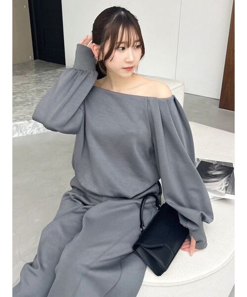 dazzlin(ダズリン)の「【吉田朱里】タックスリーブオフショルスウェット ※BLACK WEB限定カラー(スウェット・レディース・ベージュ/オフホワイト/チャコールグレー/ブラック・FREE)」の20枚目の写真