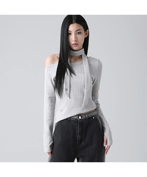 AVANDRESS(アバンドレス )の「Bonnie Off-shoulder Scarf T-shirt - 5COL(Tシャツ/カットソー・レディース・ブラック/アイボリー/グレー/ラベンダー/チャコール・MEDIUM/SMALL)」の4枚目の写真