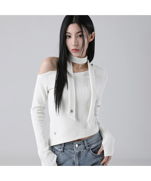 AVANDRESS(アバンドレス )の「Bonnie Off-shoulder Scarf T-shirt - 5COL(Tシャツ/カットソー・レディース・ブラック/アイボリー/グレー/ラベンダー/チャコール・MEDIUM/SMALL)」の2枚目の写真