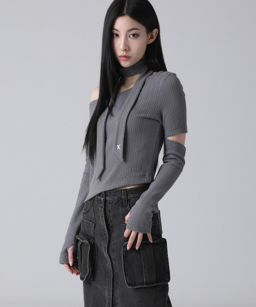 AVANDRESS(アバンドレス )の「Bonnie Off-shoulder Scarf T-shirt - 5COL(Tシャツ/カットソー・レディース・ブラック/アイボリー/グレー/ラベンダー/チャコール・MEDIUM/SMALL)」の7枚目の写真
