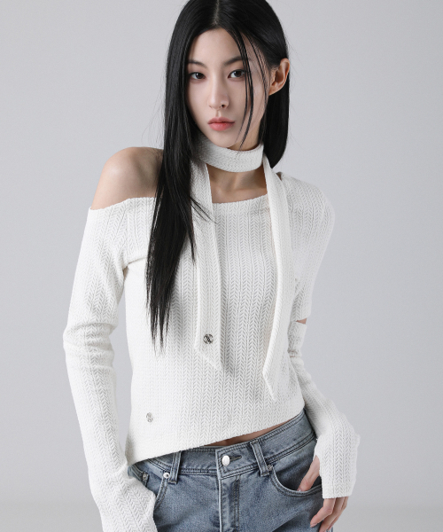 AVANDRESS(アバンドレス )の「Bonnie Off-shoulder Scarf T-shirt - 5COL(Tシャツ/カットソー・レディース・ブラック/アイボリー/グレー/ラベンダー/チャコール・MEDIUM/SMALL)」の9枚目の写真