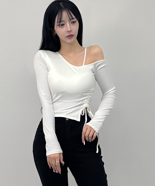 FOLLOWIN(フォロウィン)の「【 カップ付き 】サイドギャザー スリムカットソートップス(Tシャツ/カットソー・レディース・チャコールグレー/ブラック/ホワイト・FREE)」の7枚目の写真