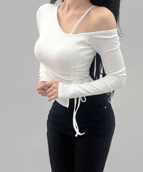 FOLLOWIN(フォロウィン)の「【 カップ付き 】サイドギャザー スリムカットソートップス(Tシャツ/カットソー・レディース・チャコールグレー/ブラック/ホワイト・FREE)」の14枚目の写真