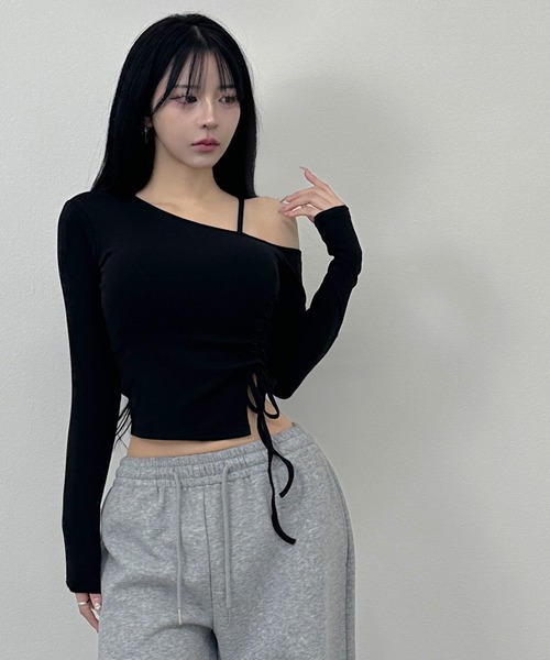 FOLLOWIN(フォロウィン)の「【 カップ付き 】サイドギャザー スリムカットソートップス(Tシャツ/カットソー・レディース・チャコールグレー/ブラック/ホワイト・FREE)」の19枚目の写真