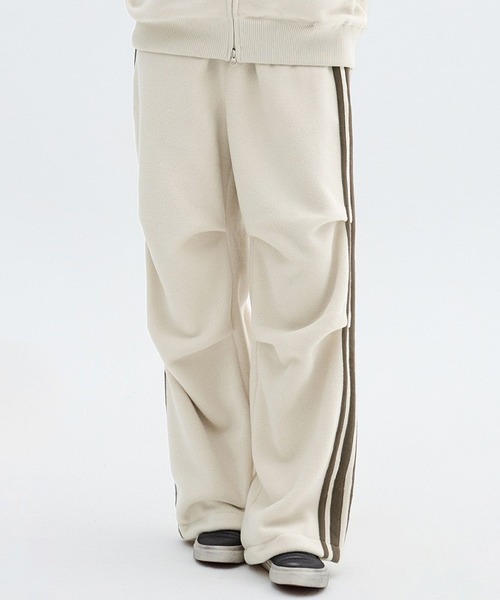 ALAND(エーランド)の「セットアップ可【UNISEX】Filluminate/トラックフリースパンツ(スウェットパンツ・レディース・ブラック/アイボリー・SMALL/MEDIUM)」の6枚目の写真