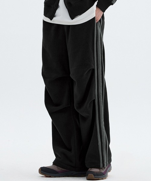 ALAND(エーランド)の「セットアップ可【UNISEX】Filluminate/トラックフリースパンツ(スウェットパンツ・レディース・ブラック/アイボリー・SMALL/MEDIUM)」の10枚目の写真