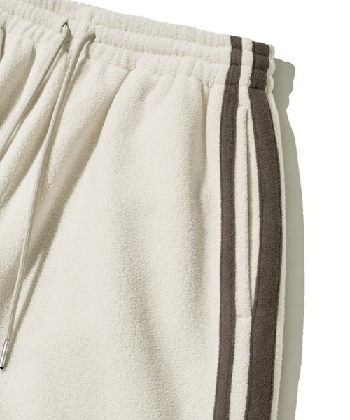 ALAND(エーランド)の「セットアップ可【UNISEX】Filluminate/トラックフリースパンツ(スウェットパンツ・レディース・ブラック/アイボリー・SMALL/MEDIUM)」の21枚目の写真