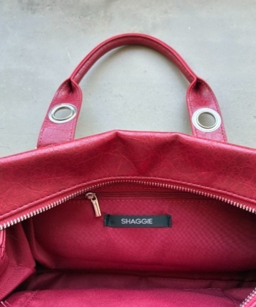 SHAGGIE（シャギー）の「ダブルハンドルアイレットミニボストンバッグ（ボストンバッグ・レディース・レッド/ブラウン/ブラック・FREE）」の15枚目の写真