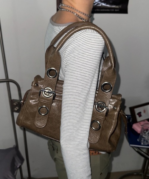 SHAGGIE（シャギー）の「ダブルハンドルアイレットミニボストンバッグ（ボストンバッグ・レディース・レッド/ブラウン/ブラック・FREE）」の19枚目の写真