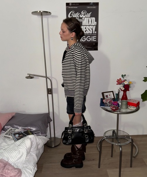 SHAGGIE(シャギー)の「ダブルハンドルアイレットミニボストンバッグ(ボストンバッグ・レディース・レッド/ブラウン/ブラック・FREE)」の8枚目の写真